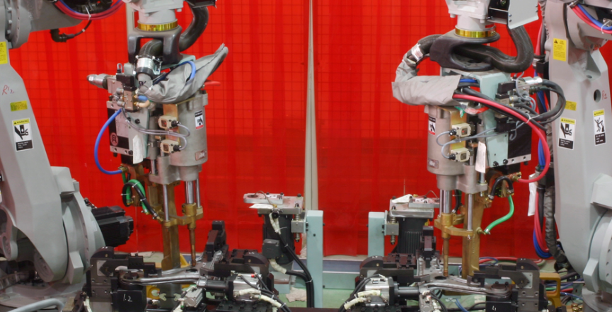 安川双机器人点焊系统实拍图